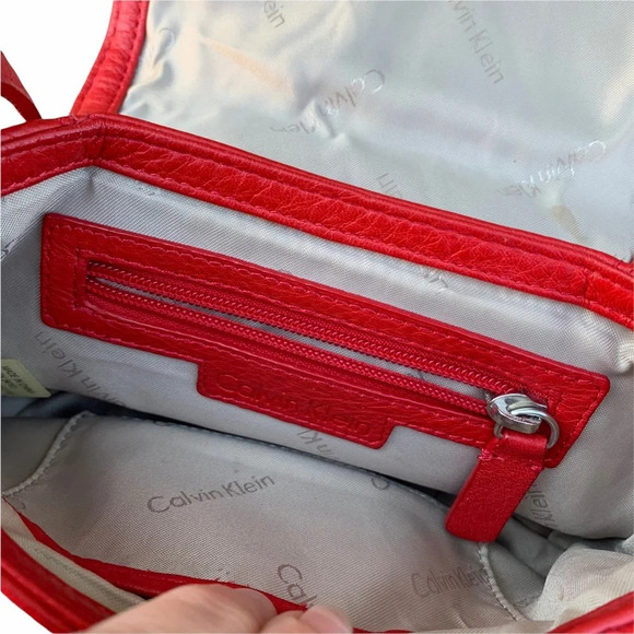 Calvin Klein red leather crossbody smaller bag - Picture 4 of 5